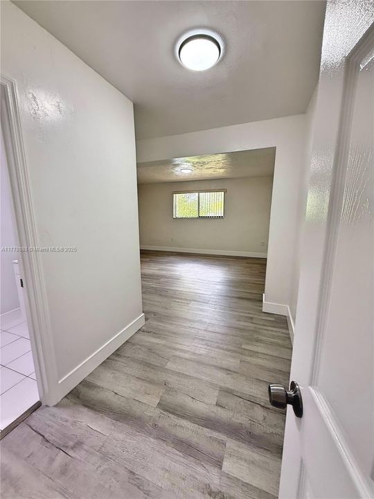 Недавно продано: $565,000 (4 спален, 3 ванн, 2046 Квадратных фут)