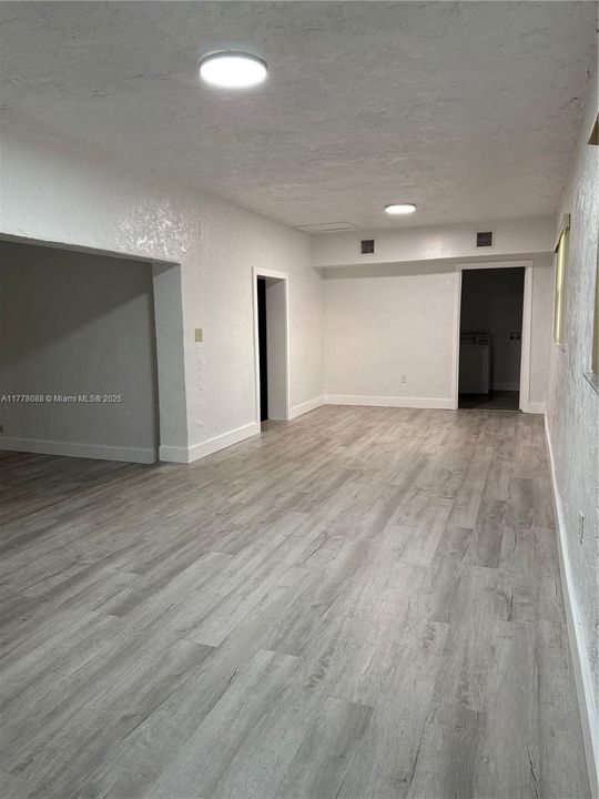 Недавно продано: $565,000 (4 спален, 3 ванн, 2046 Квадратных фут)