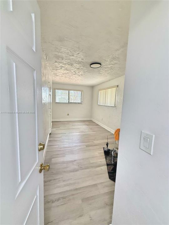 Недавно продано: $565,000 (4 спален, 3 ванн, 2046 Квадратных фут)