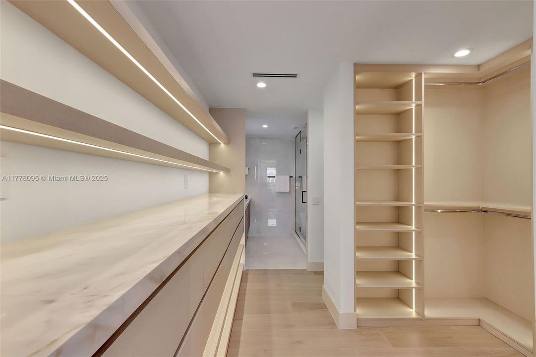 Недавно продано: $1,199,999 (3 спален, 3 ванн, 1888 Квадратных фут)