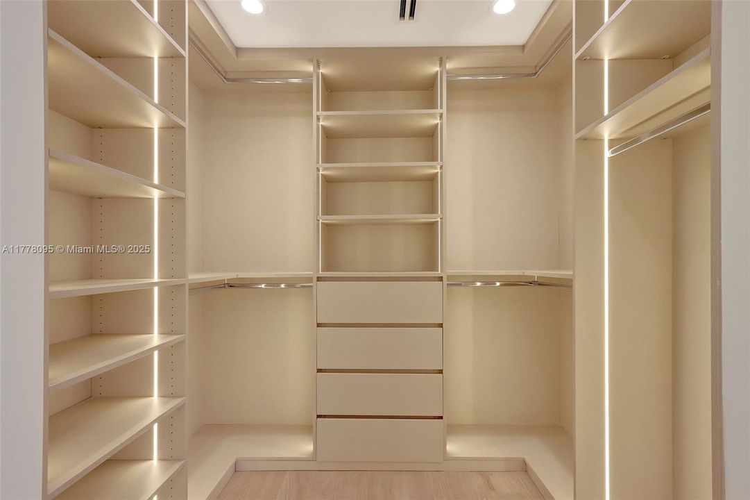 Недавно продано: $1,199,999 (3 спален, 3 ванн, 1888 Квадратных фут)