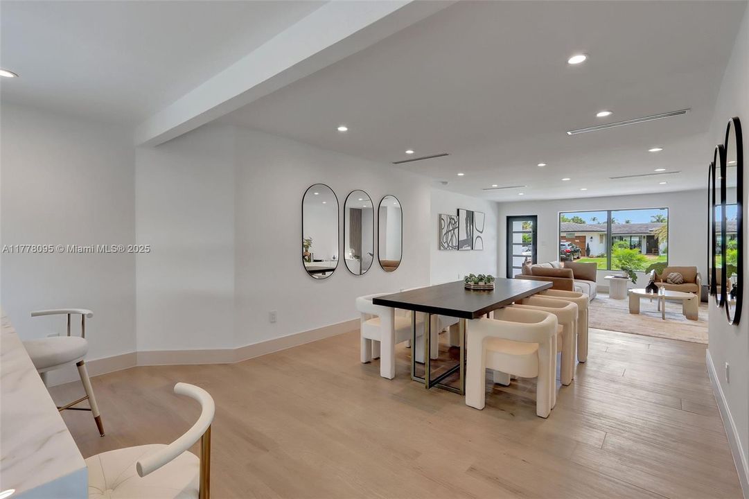 Недавно продано: $1,199,999 (3 спален, 3 ванн, 1888 Квадратных фут)