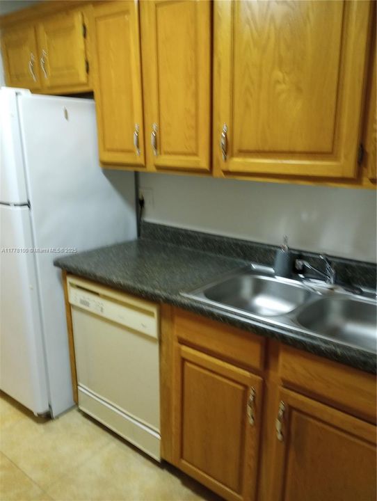 Recientemente alquilado: $1,600 (1 camas, 11 baños, 720 Pies cuadrados)