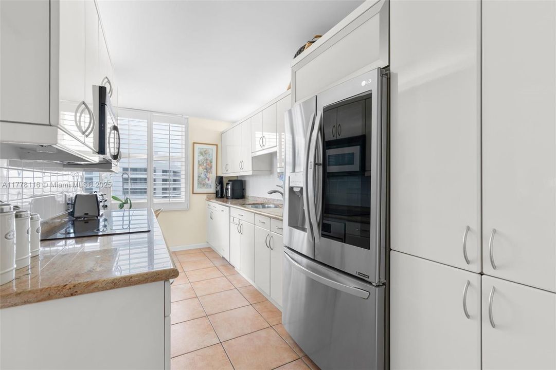 For Sale: $639,000 (2 beds, 2 baths, 1230 Square Feet)