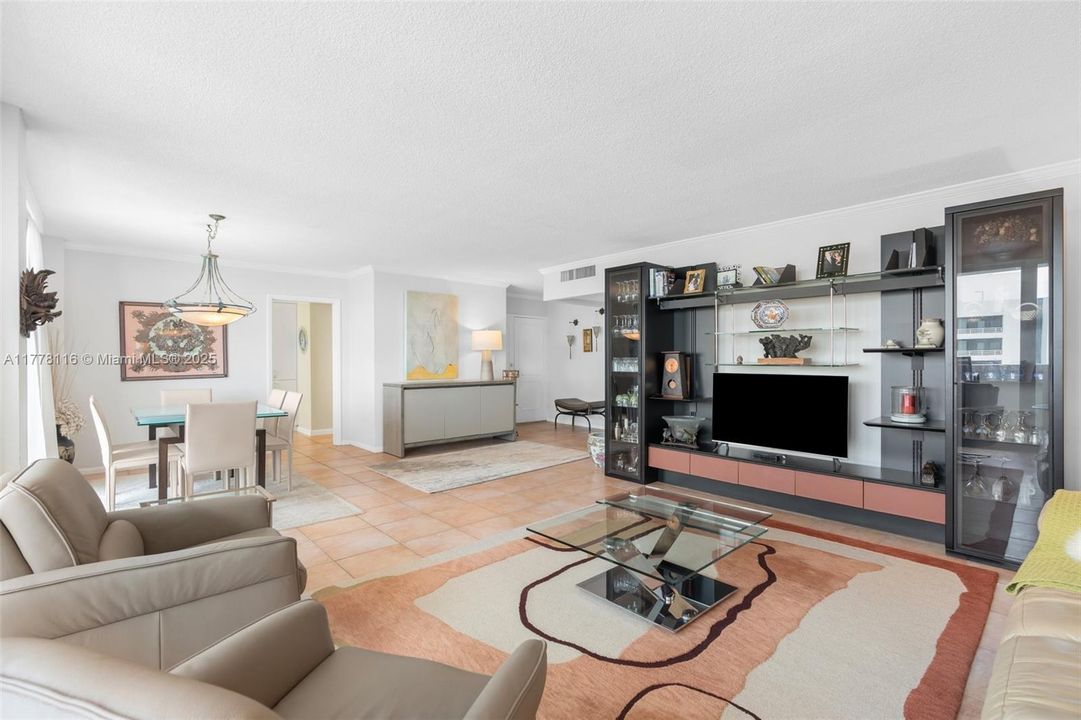 For Sale: $639,000 (2 beds, 2 baths, 1230 Square Feet)