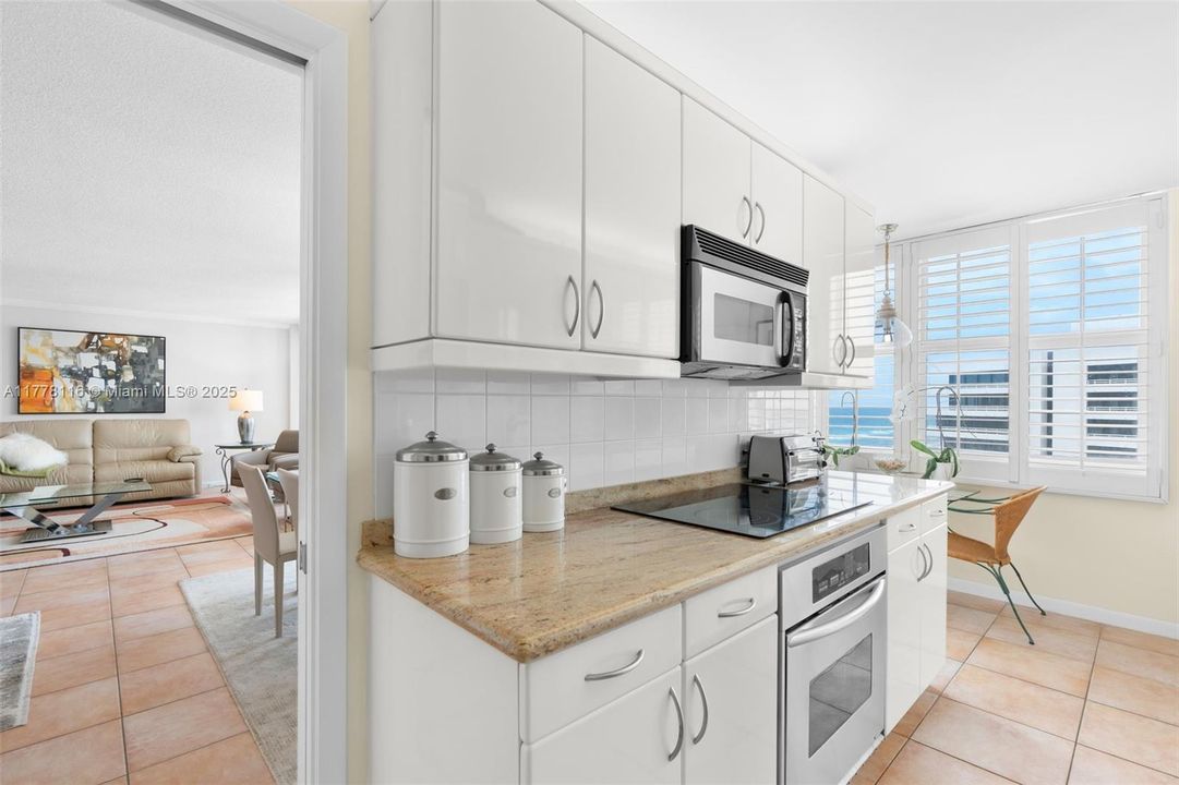 For Sale: $639,000 (2 beds, 2 baths, 1230 Square Feet)