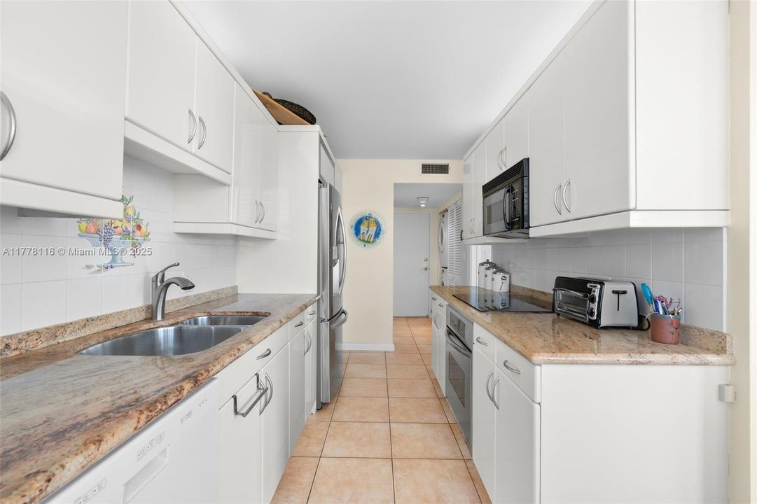 For Sale: $639,000 (2 beds, 2 baths, 1230 Square Feet)