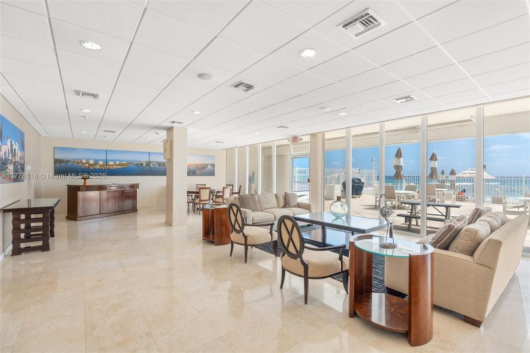 CLUBROOM WITH GRET OCEAN VIEW!