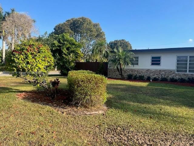 Recently Sold: $589,900 (4 beds, 2 baths, 1440 Square Feet)
