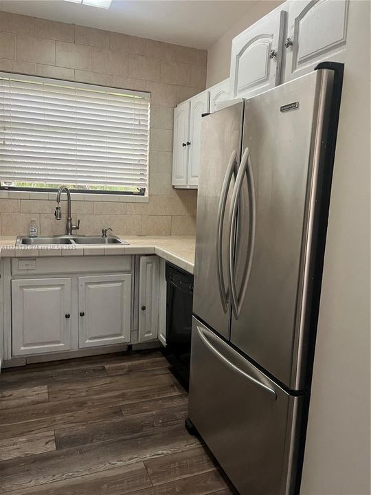 Recently Sold: $589,900 (4 beds, 2 baths, 1440 Square Feet)