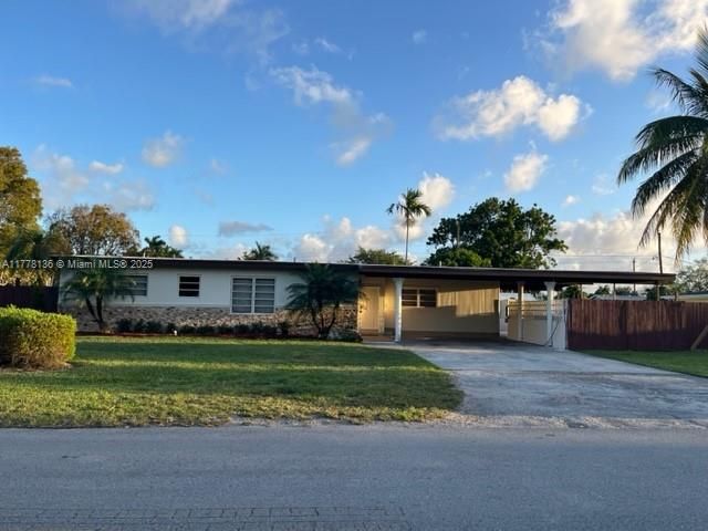 Recently Sold: $589,900 (4 beds, 2 baths, 1440 Square Feet)