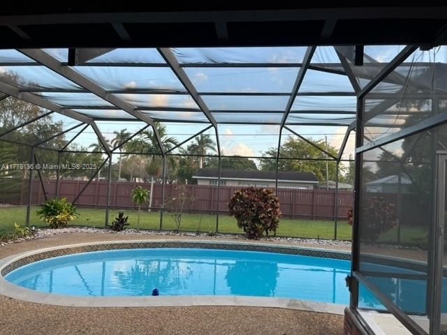 Recently Sold: $589,900 (4 beds, 2 baths, 1440 Square Feet)