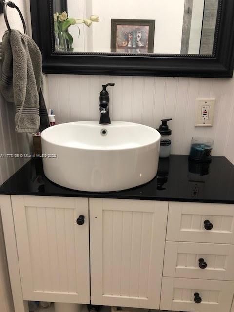 Recently Sold: $589,900 (4 beds, 2 baths, 1440 Square Feet)