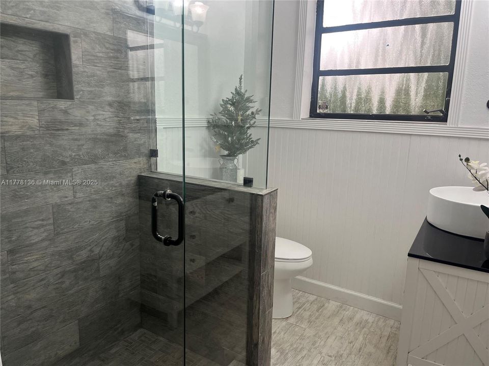 Recently Sold: $589,900 (4 beds, 2 baths, 1440 Square Feet)