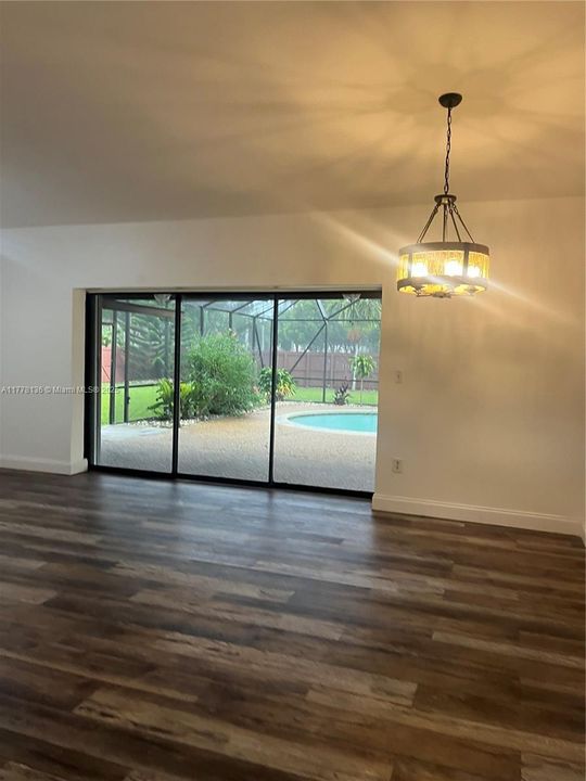 Recently Sold: $589,900 (4 beds, 2 baths, 1440 Square Feet)