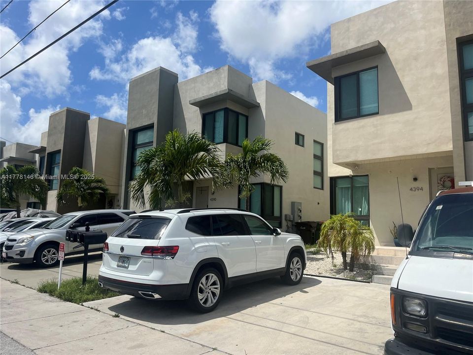 Vendido Recientemente: $1,700,000 (0 camas, 0 baños, 0 Pies cuadrados)