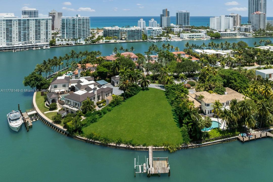 Recently Sold: $18,500,000 (8 beds, 8 baths, 8911 Square Feet)