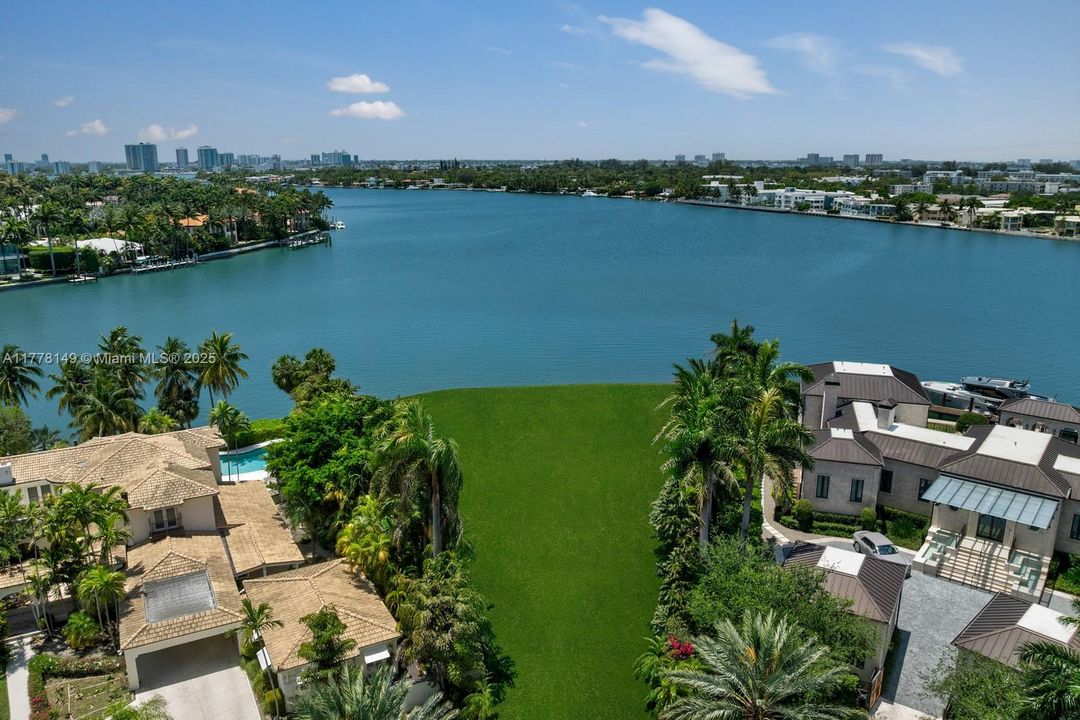 Recently Sold: $18,500,000 (8 beds, 8 baths, 8911 Square Feet)