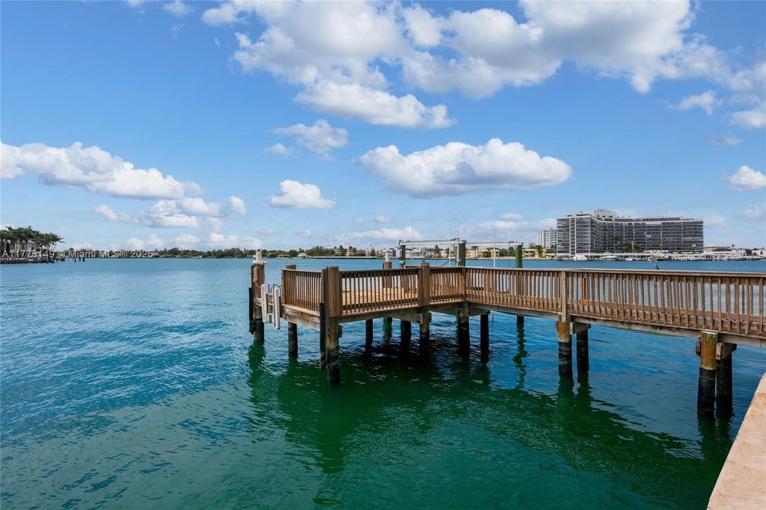 Recently Sold: $18,500,000 (8 beds, 8 baths, 8911 Square Feet)