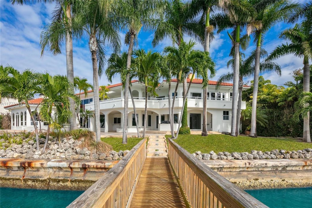 Recently Sold: $18,500,000 (8 beds, 8 baths, 8911 Square Feet)