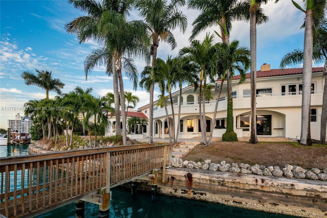 Recently Sold: $18,500,000 (8 beds, 8 baths, 8911 Square Feet)