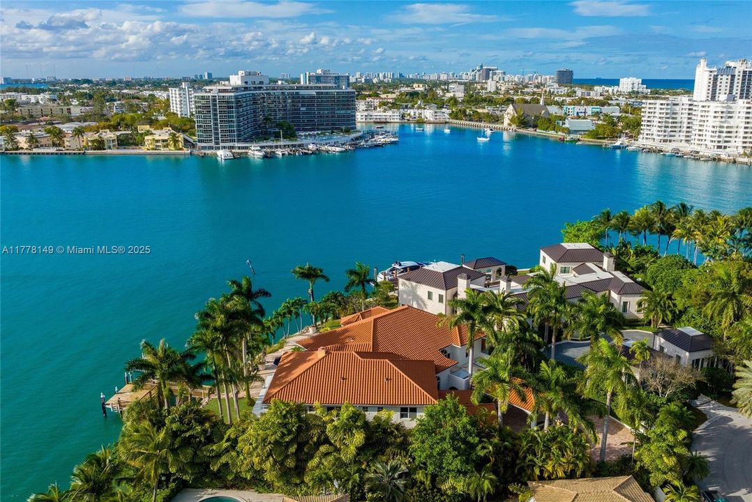 Recently Sold: $18,500,000 (8 beds, 8 baths, 8911 Square Feet)