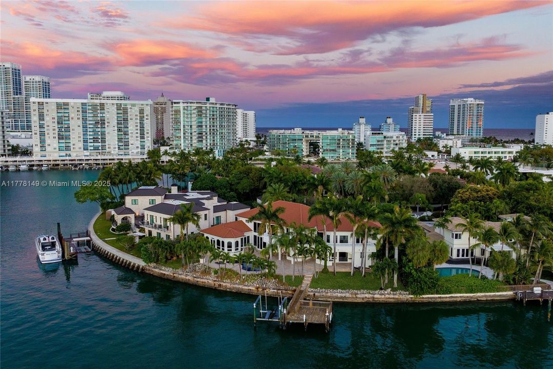 Recently Sold: $18,500,000 (8 beds, 8 baths, 8911 Square Feet)