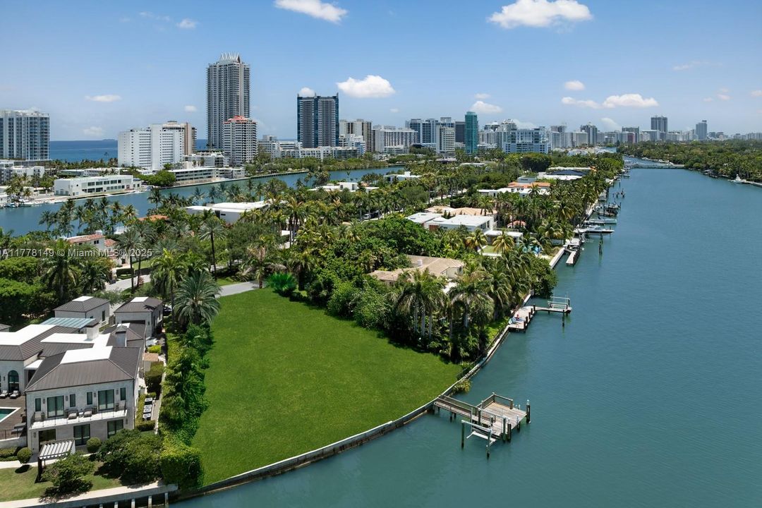 Recently Sold: $18,500,000 (8 beds, 8 baths, 8911 Square Feet)