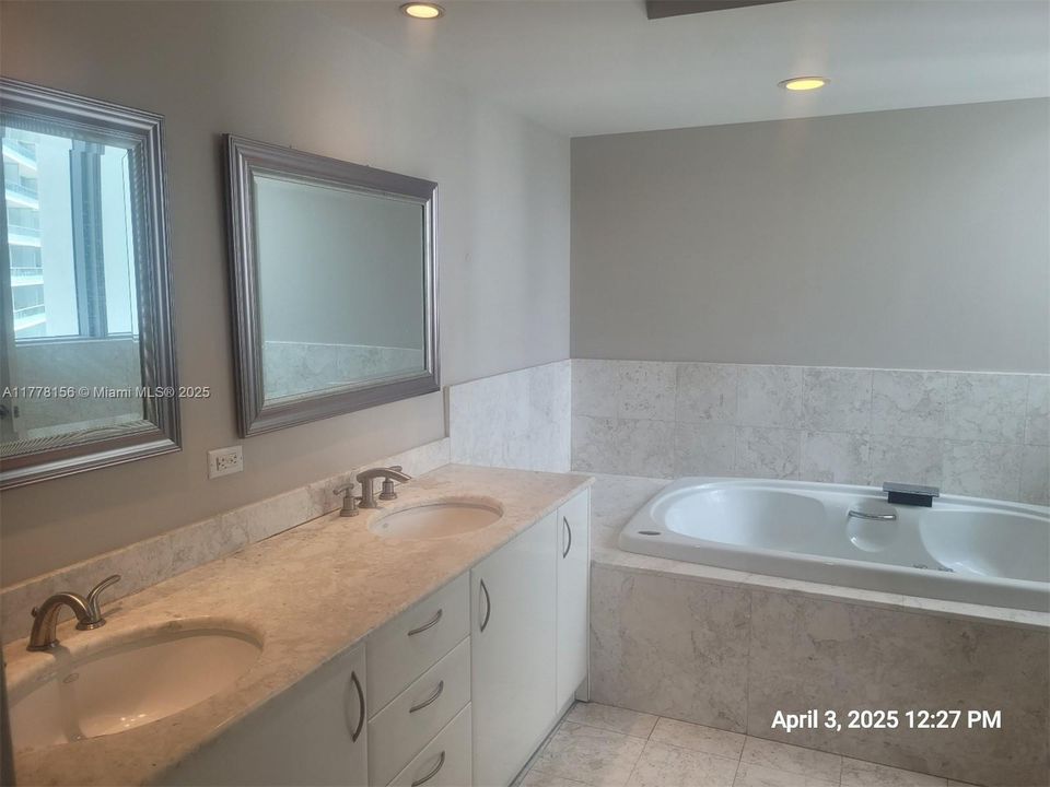 Recently Sold: $899,900 (2 beds, 2 baths, 1529 Square Feet)