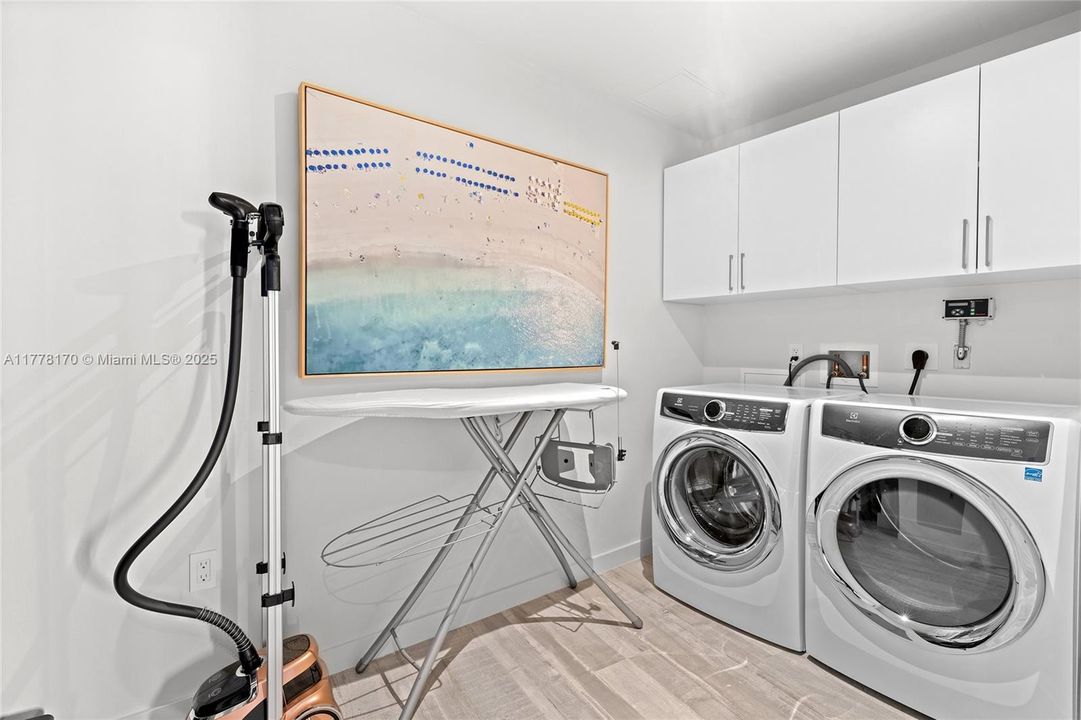 待售: $2,840,000 (3 贝兹, 3 浴室, 2071 平方英尺)