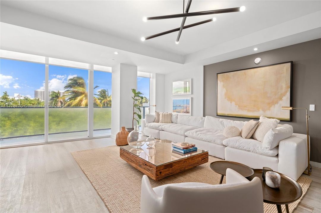 待售: $2,840,000 (3 贝兹, 3 浴室, 2071 平方英尺)