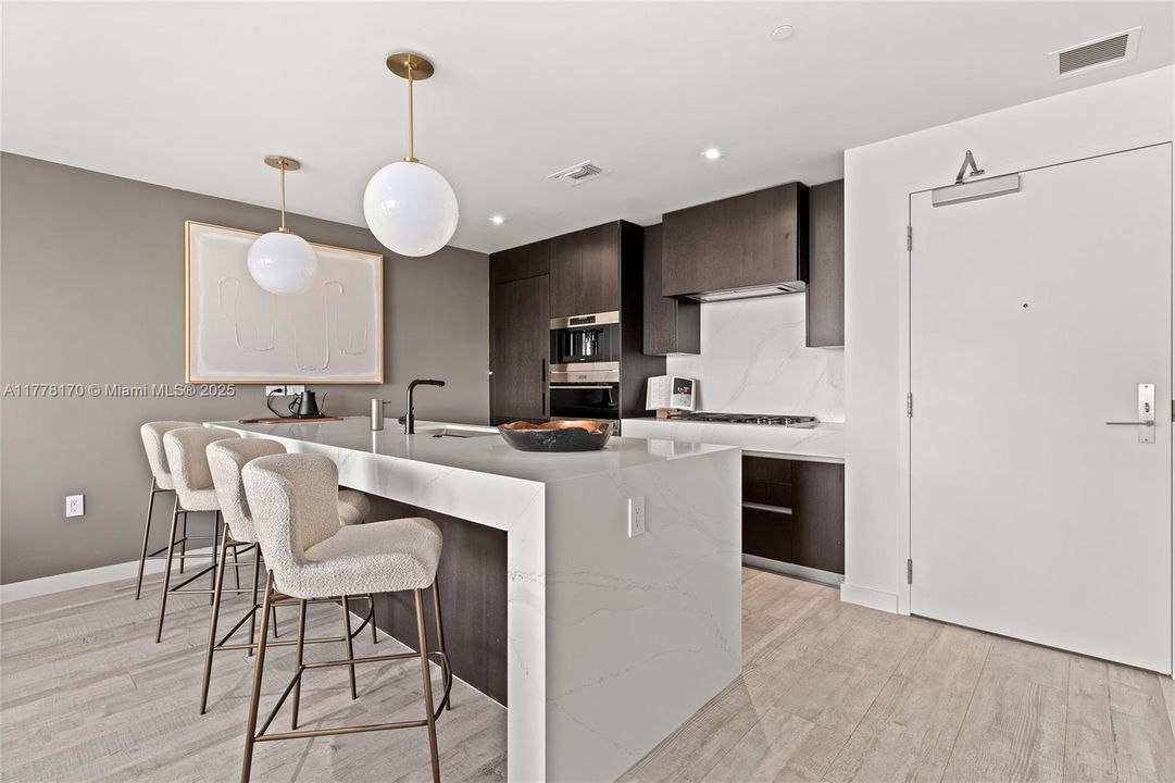 待售: $2,840,000 (3 贝兹, 3 浴室, 2071 平方英尺)