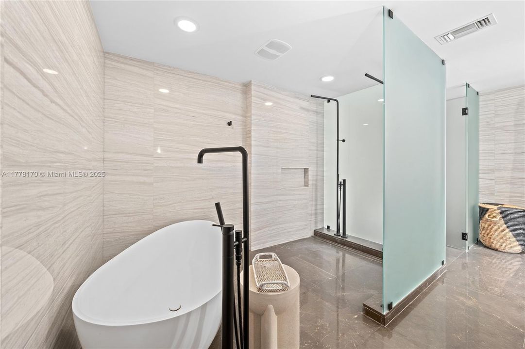 待售: $2,840,000 (3 贝兹, 3 浴室, 2071 平方英尺)