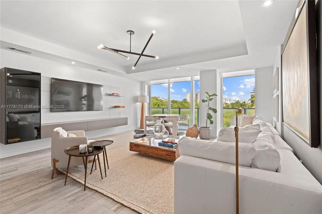 待售: $2,840,000 (3 贝兹, 3 浴室, 2071 平方英尺)