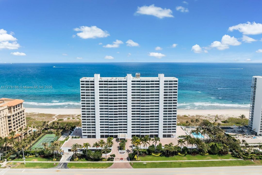 Недавно продано: $3,495,000 (4 спален, 4 ванн, 4202 Квадратных фут)