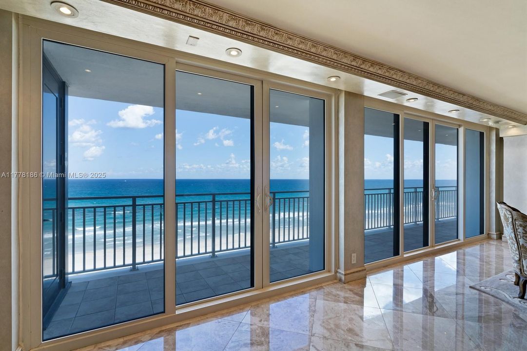 Недавно продано: $3,495,000 (4 спален, 4 ванн, 4202 Квадратных фут)