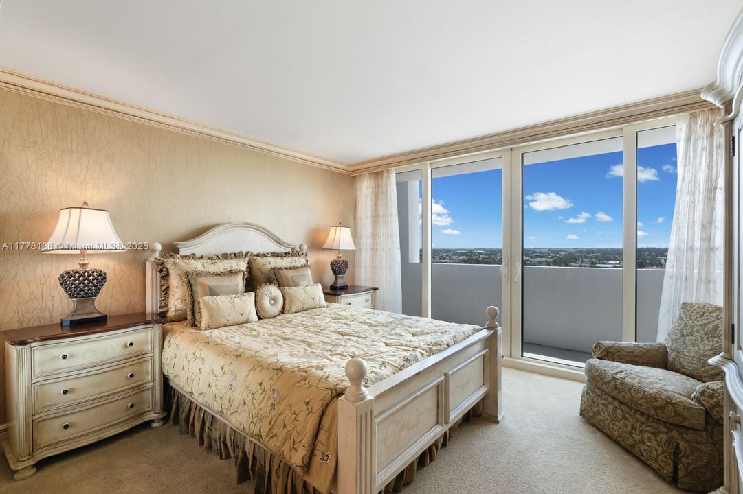 Недавно продано: $3,495,000 (4 спален, 4 ванн, 4202 Квадратных фут)