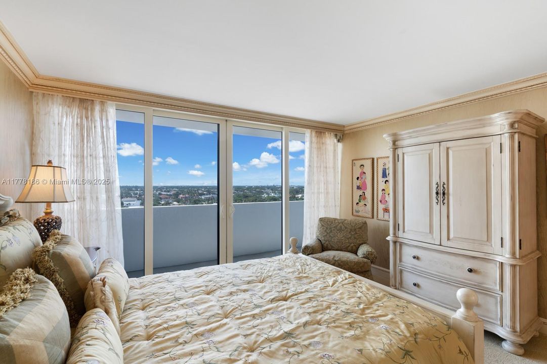 Недавно продано: $3,495,000 (4 спален, 4 ванн, 4202 Квадратных фут)