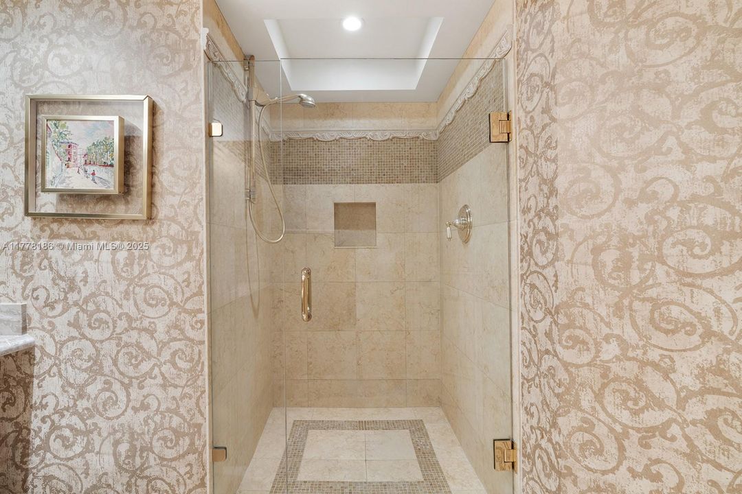 Недавно продано: $3,495,000 (4 спален, 4 ванн, 4202 Квадратных фут)