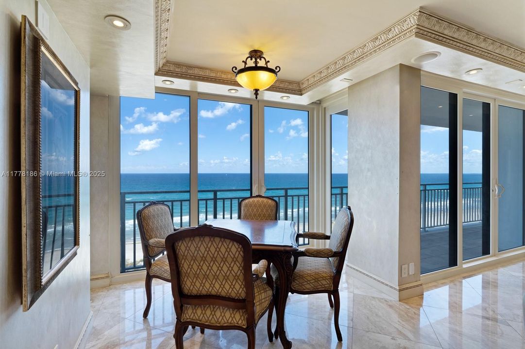 Недавно продано: $3,495,000 (4 спален, 4 ванн, 4202 Квадратных фут)