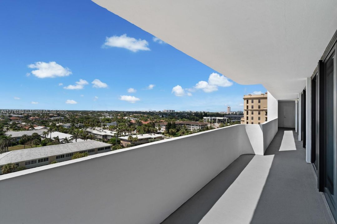 Недавно продано: $3,495,000 (4 спален, 4 ванн, 4202 Квадратных фут)