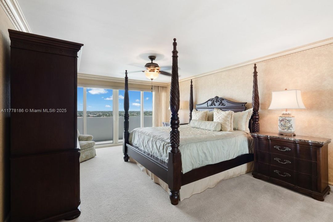 Недавно продано: $3,495,000 (4 спален, 4 ванн, 4202 Квадратных фут)