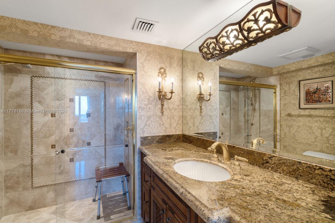 Недавно продано: $3,495,000 (4 спален, 4 ванн, 4202 Квадратных фут)