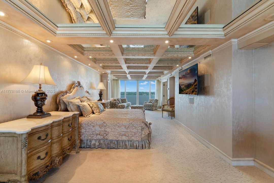 Недавно продано: $3,495,000 (4 спален, 4 ванн, 4202 Квадратных фут)