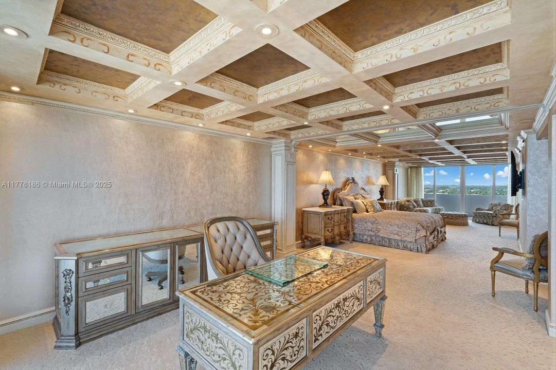 Недавно продано: $3,495,000 (4 спален, 4 ванн, 4202 Квадратных фут)