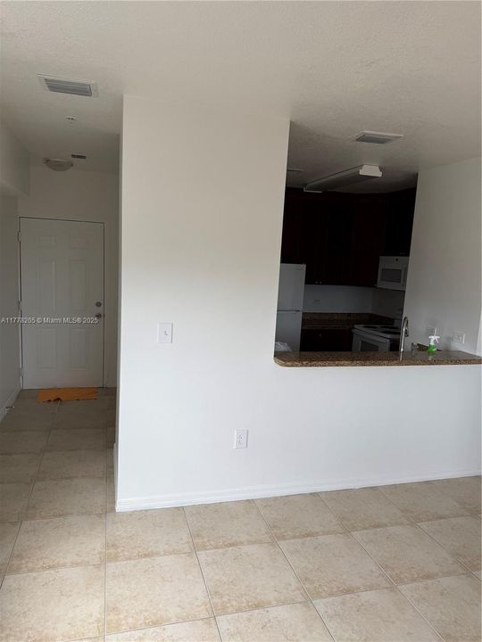 Recently Rented: $1,900 (2 beds, 1 baths, 10520 Square Feet)