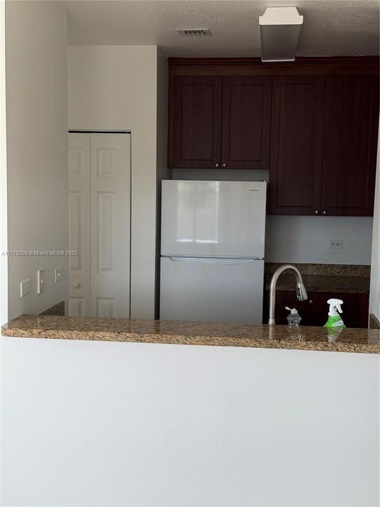 Recently Rented: $1,900 (2 beds, 1 baths, 10520 Square Feet)