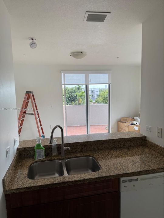 Recently Rented: $1,900 (2 beds, 1 baths, 10520 Square Feet)