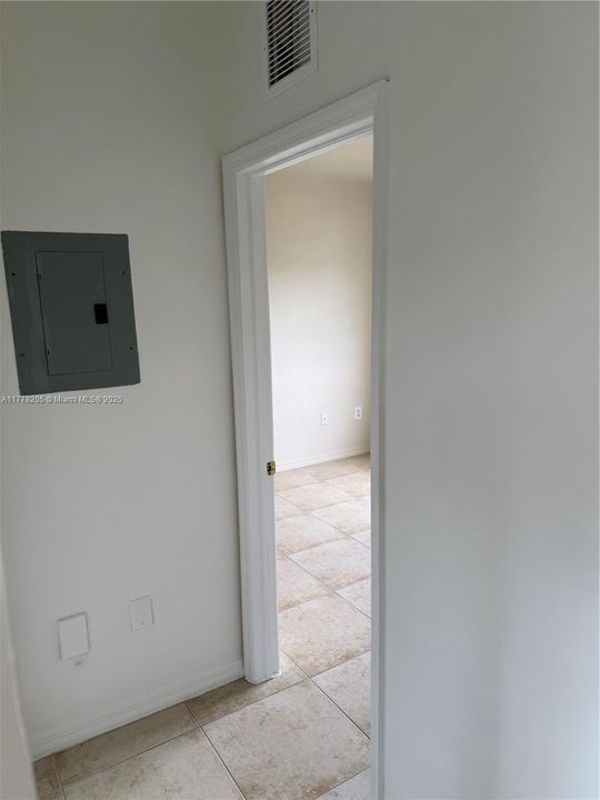 Recently Rented: $1,900 (2 beds, 1 baths, 10520 Square Feet)