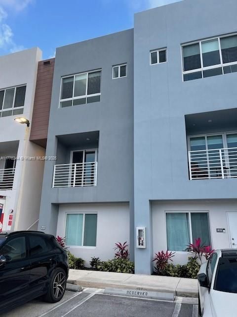 Recently Rented: $2,550 (2 beds, 2 baths, 1392 Square Feet)